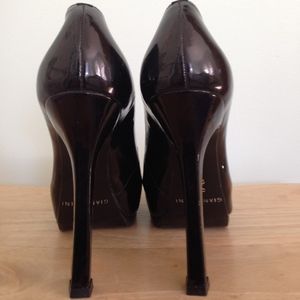 Gianni Bini Black Patent Leather Platform Heels